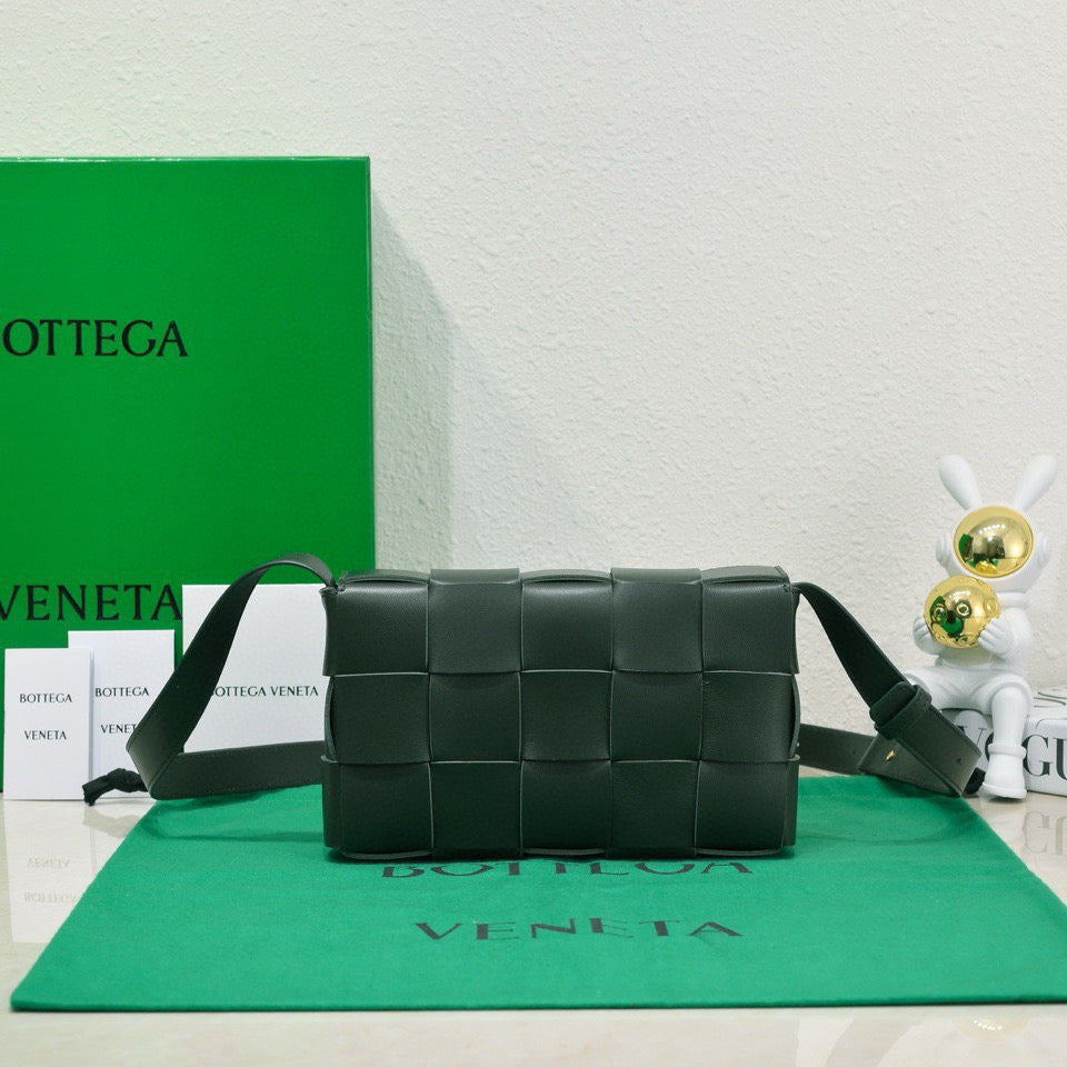 CASSETTE 23 IN DARK GREEN CALFSKIN
