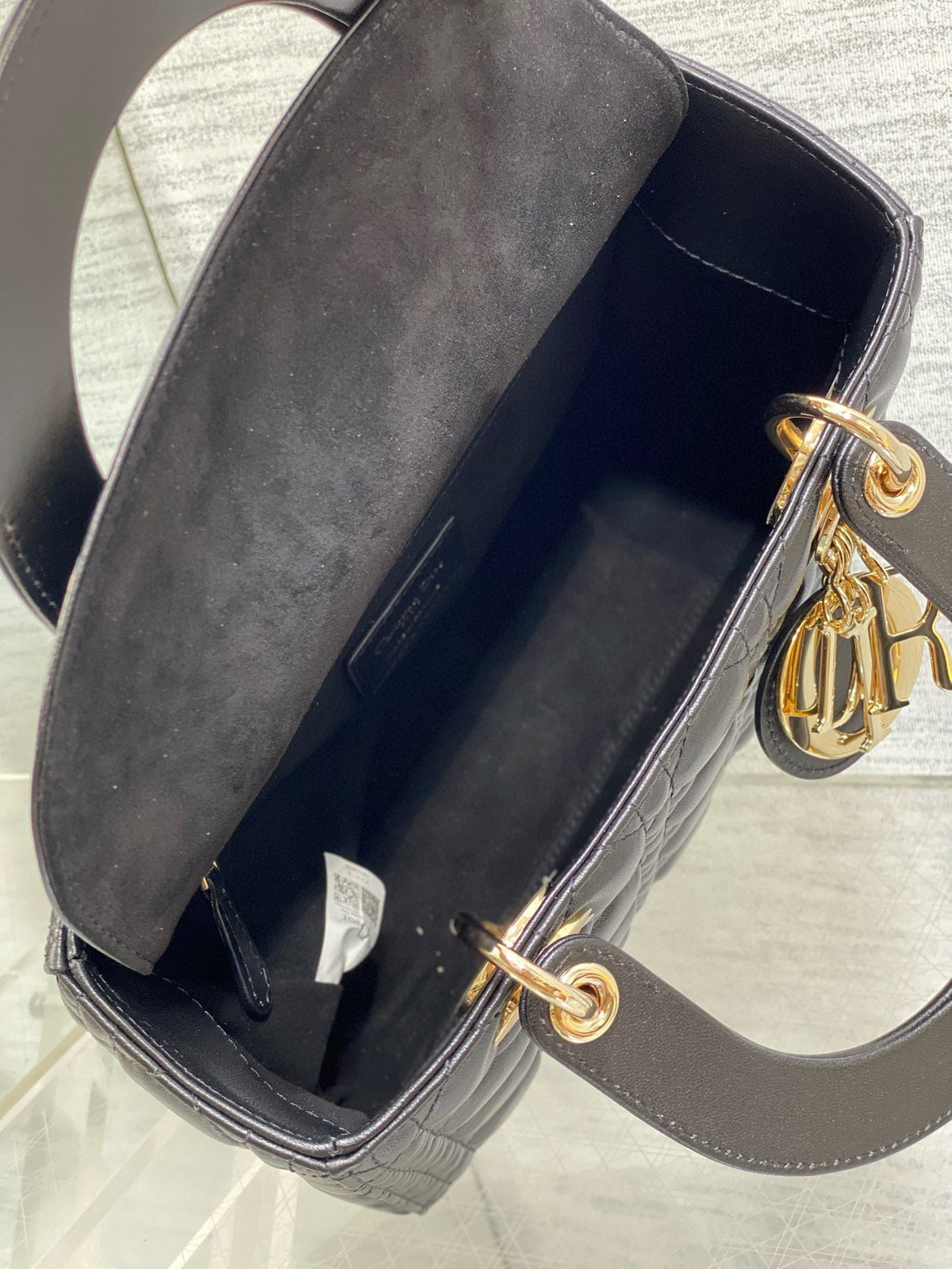 MEDIUM LADY BAG 24 IN BLACK CALFSKIN GOLD HARDWARE
