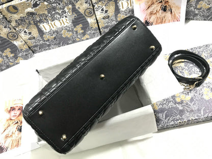LARGE 32 LADY BAG IN BLACK LAMBSKIN WITH GOLD HARDWARE