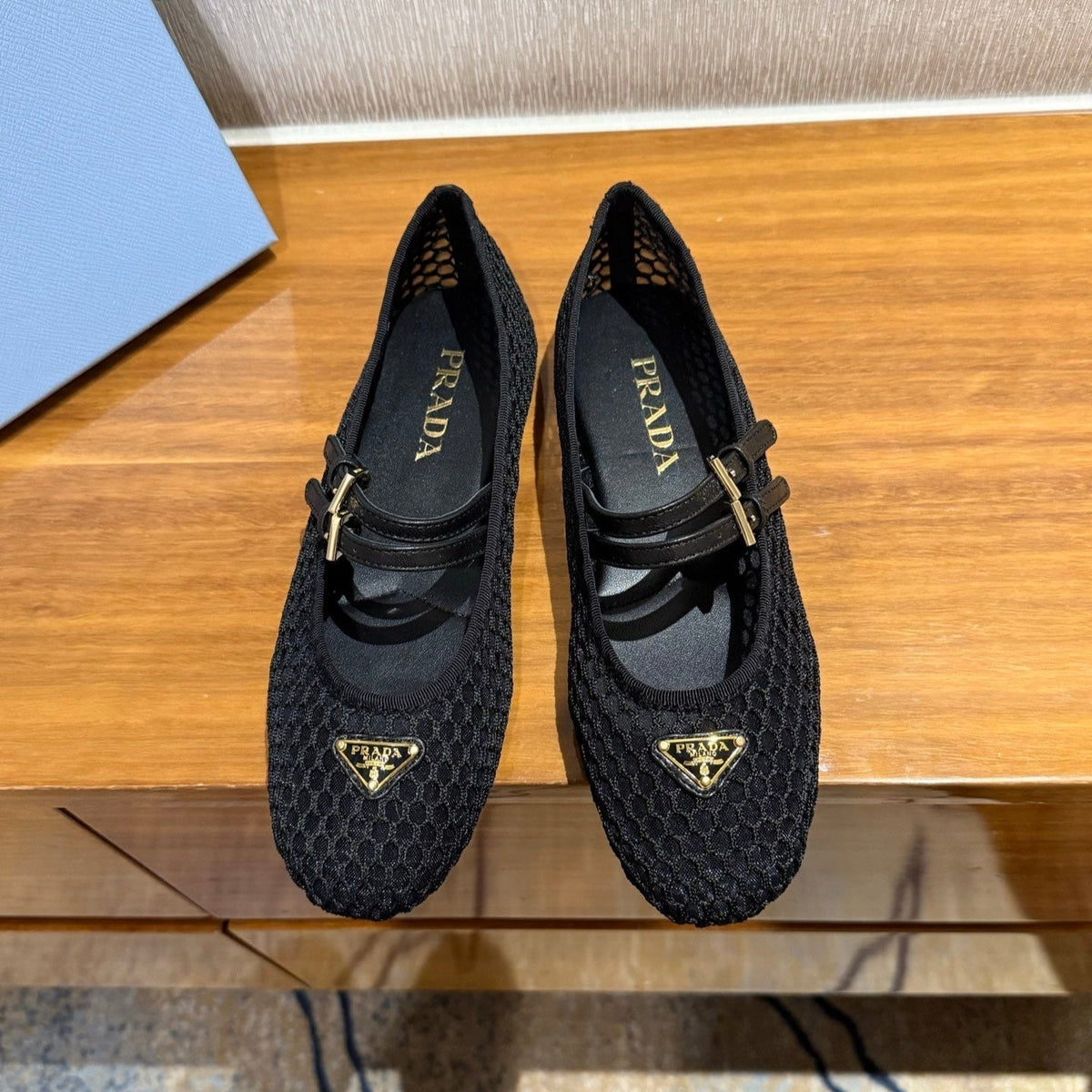 BALLET FLATS IN BLACK MESH FABRIC