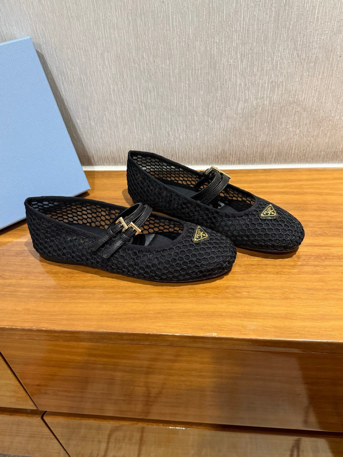 BALLET FLATS IN BLACK MESH FABRIC