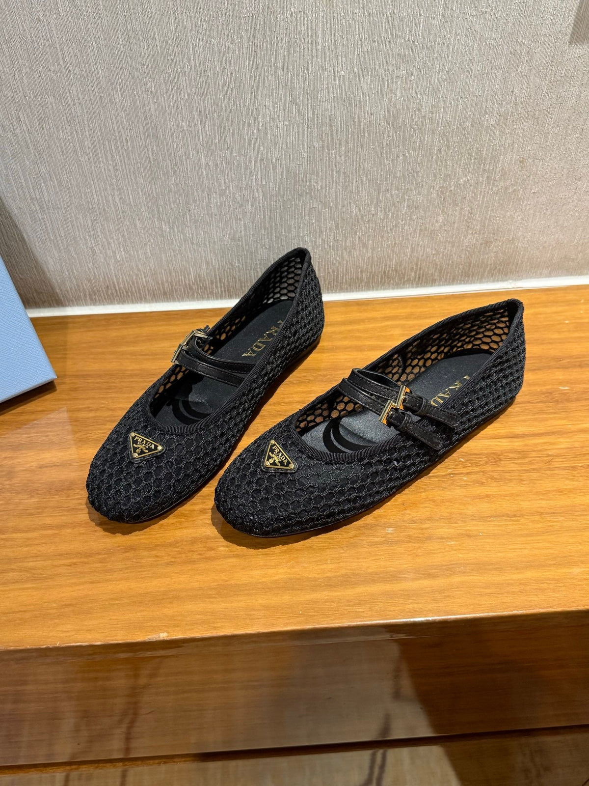 BALLET FLATS IN BLACK MESH FABRIC