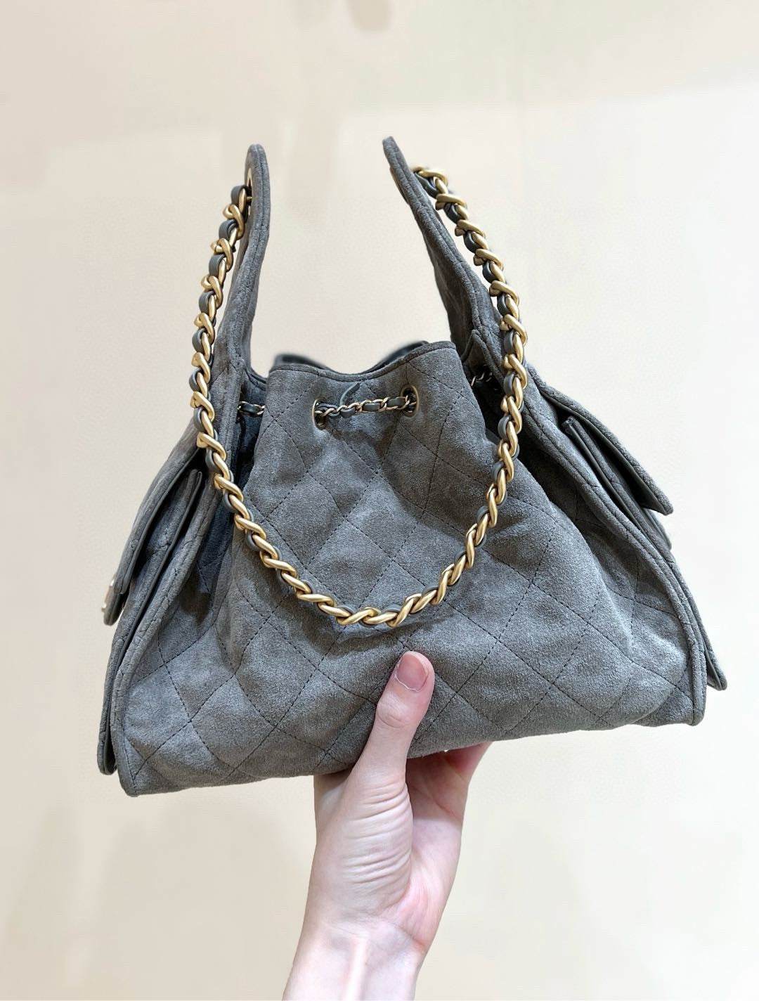 CHANEL 25 HANDBAG IN GREY 30 SUEDE GOLD HARDWARE
