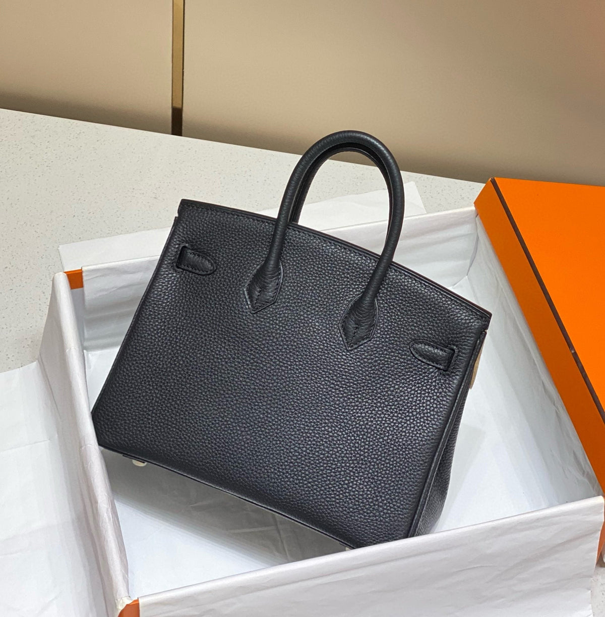 HN 30CM IN BLACK TOGO LEATHER GOLD HARDWARE