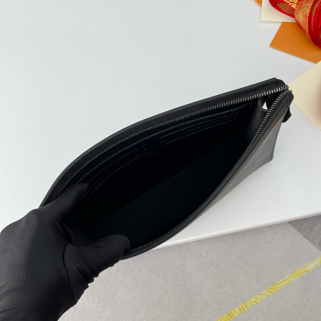 POCHETTE VOYAGE MM 26 MONOGRAM BLACK CALFSKIN