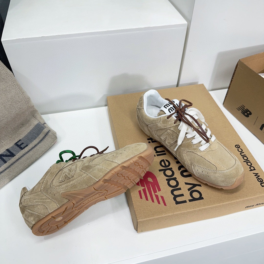 MIUxNEW 530 SNEAKER IN BROWN ECRU SUEDE