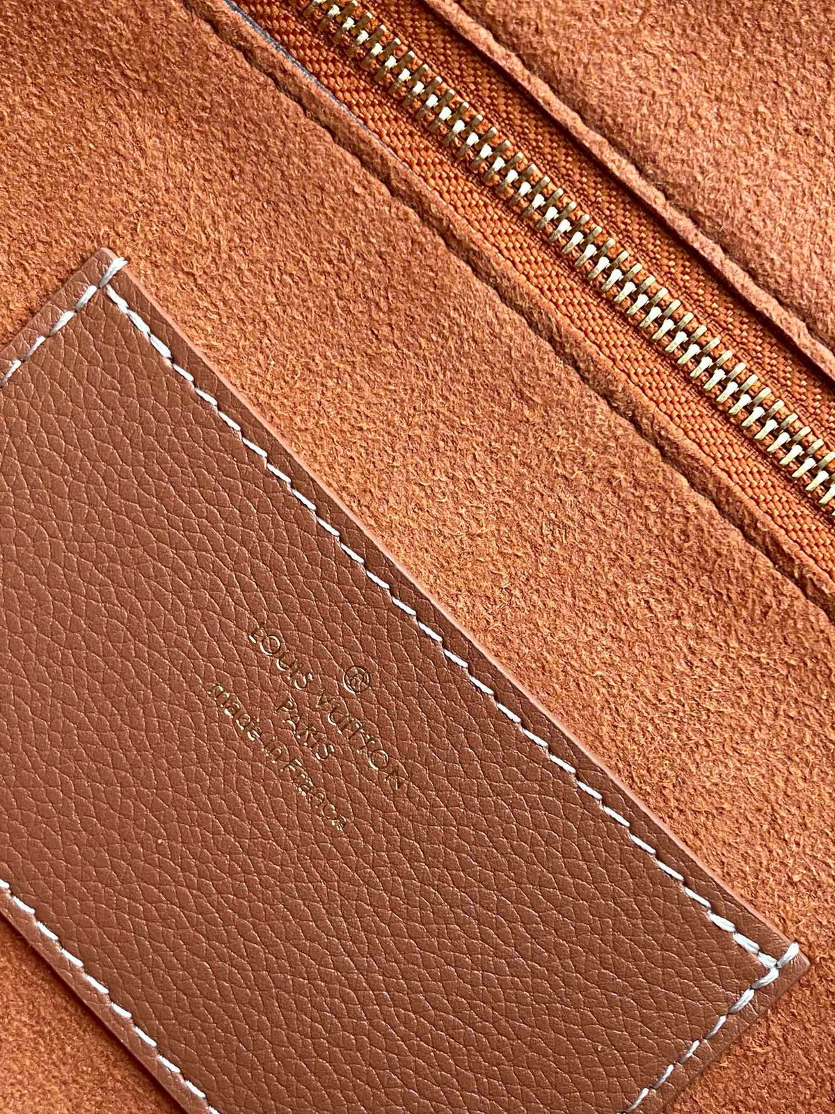 SOFT TWIST 27 IN COGNAC CALFSKIN GOLD LOGO