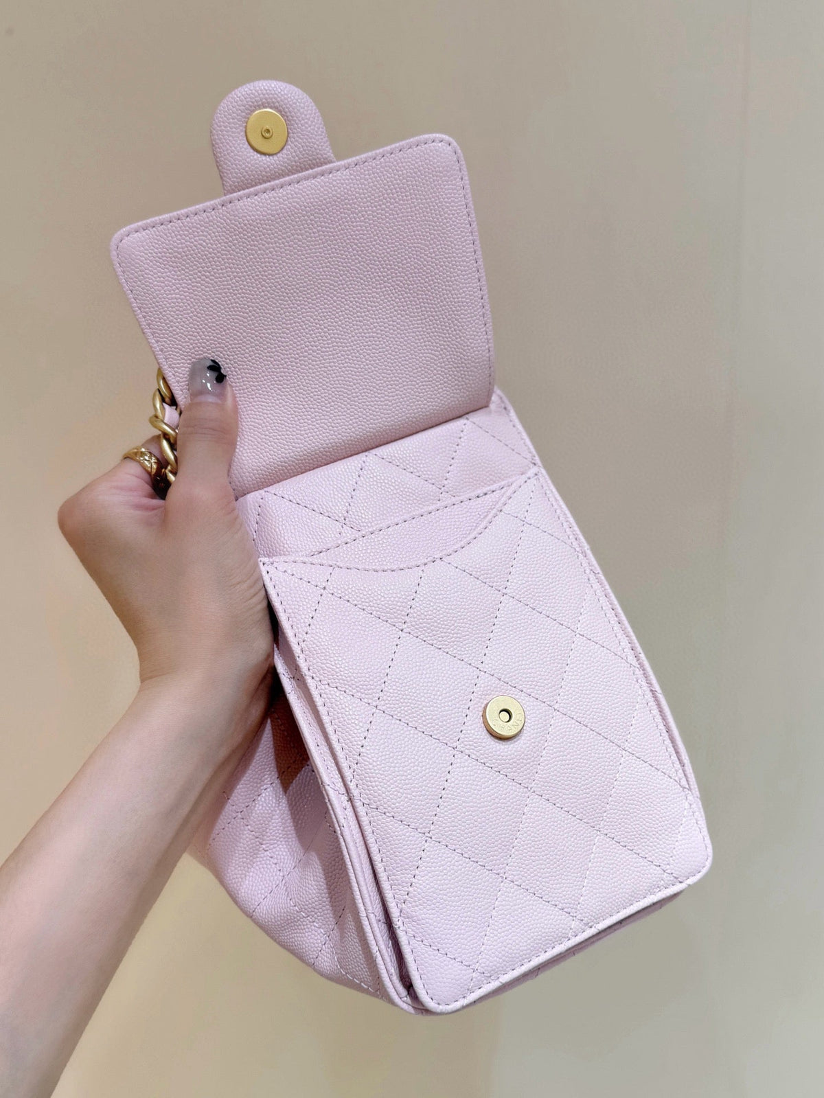 CHANEL 25 HANDBAG IN PASTEL PINK WITH GOLD HARDWARE