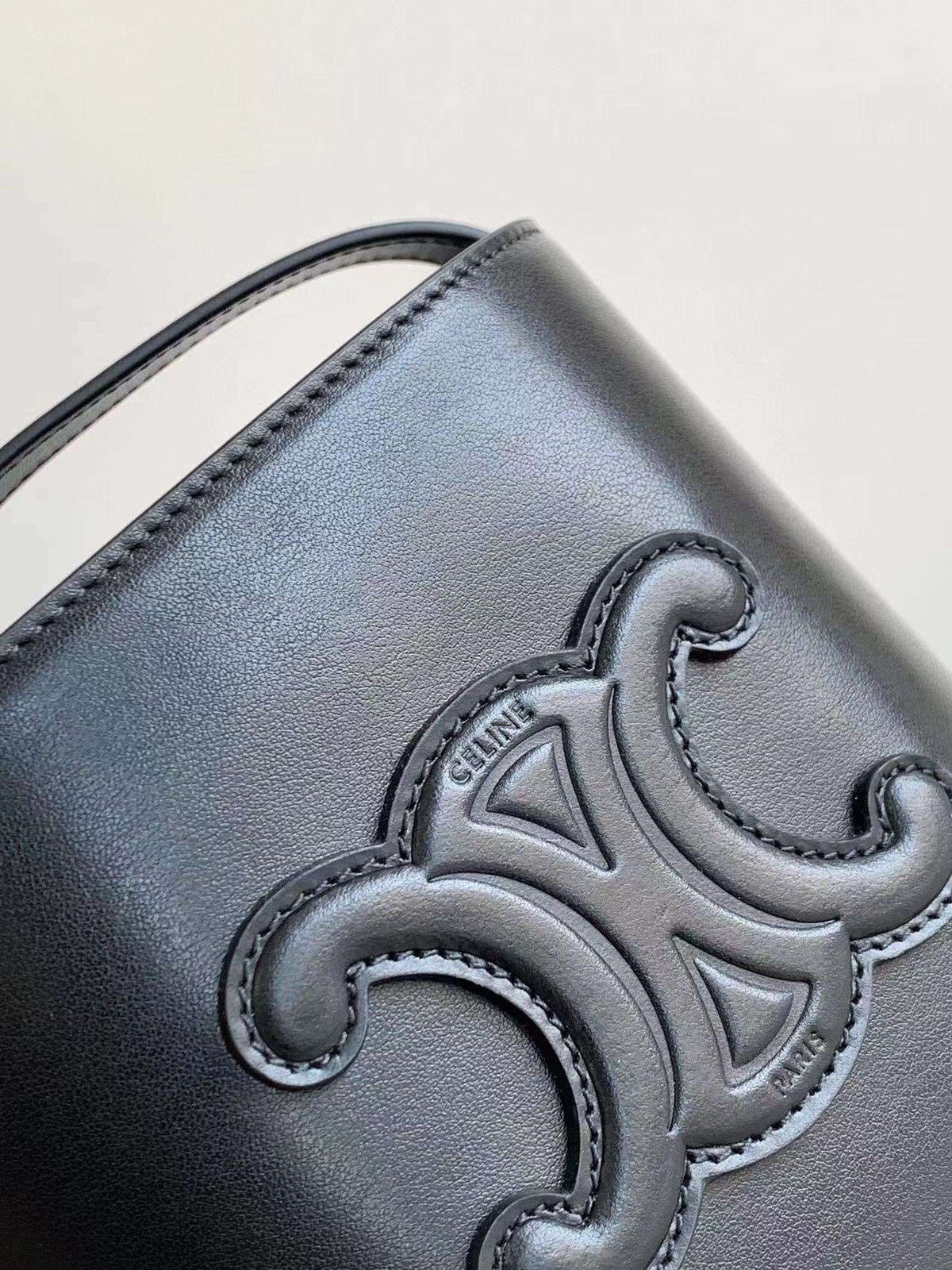 Celine Small Bucket Cuir Triomphe Mini Black Bucket Bag 19.5x16x7cm