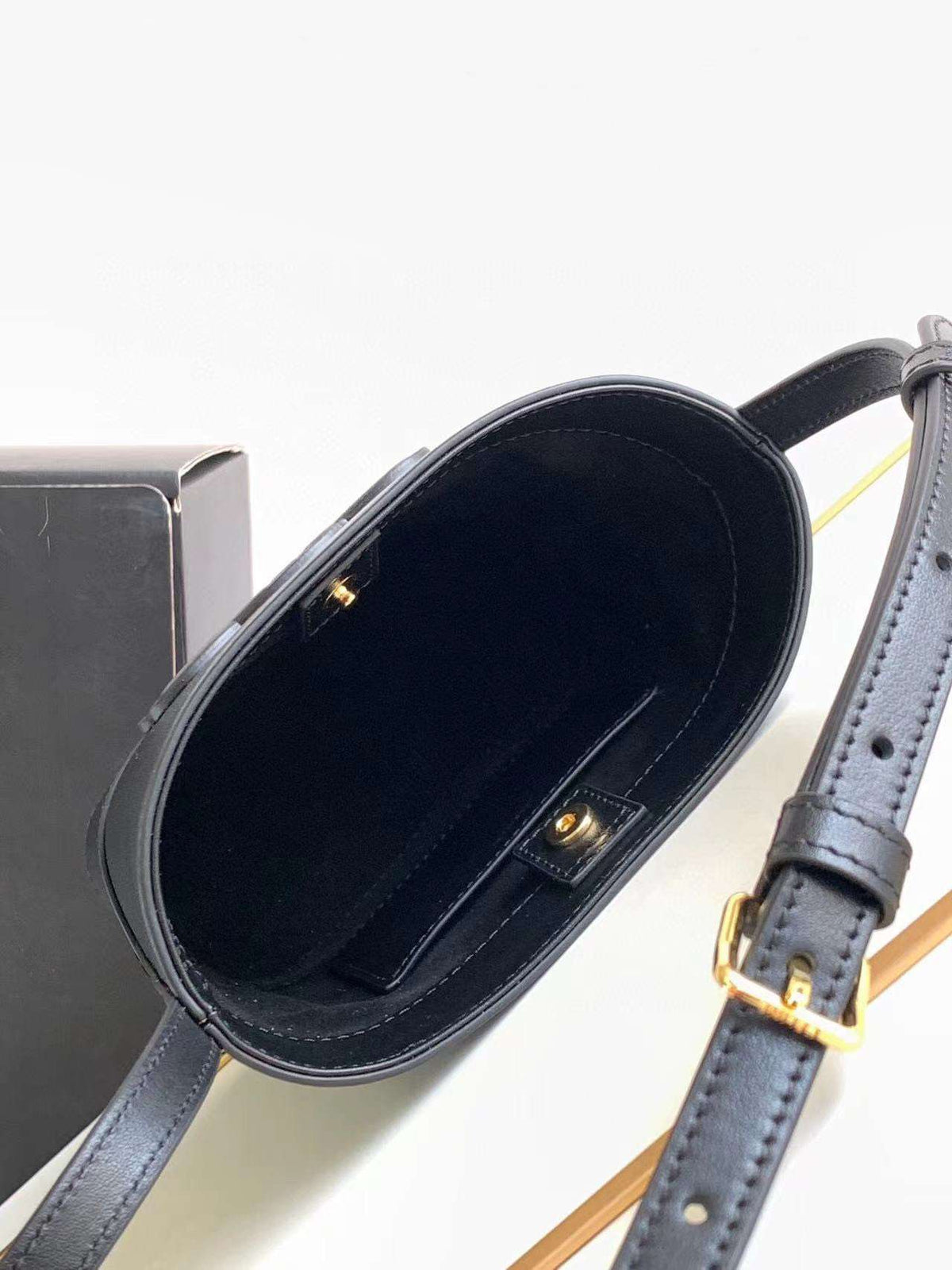 Celine Small Bucket Cuir Triomphe Mini Black Bucket Bag 19.5x16x7cm