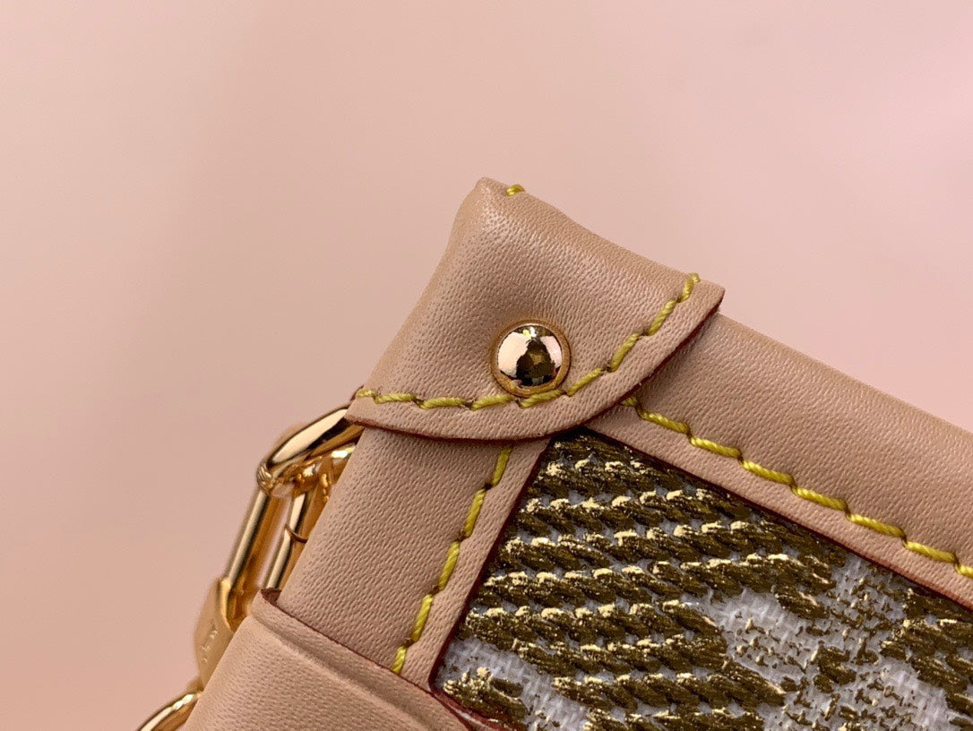 Louis Vuitton LV Petite Box Shape Lock Plated Gold Handbags 20×12.5x5cm