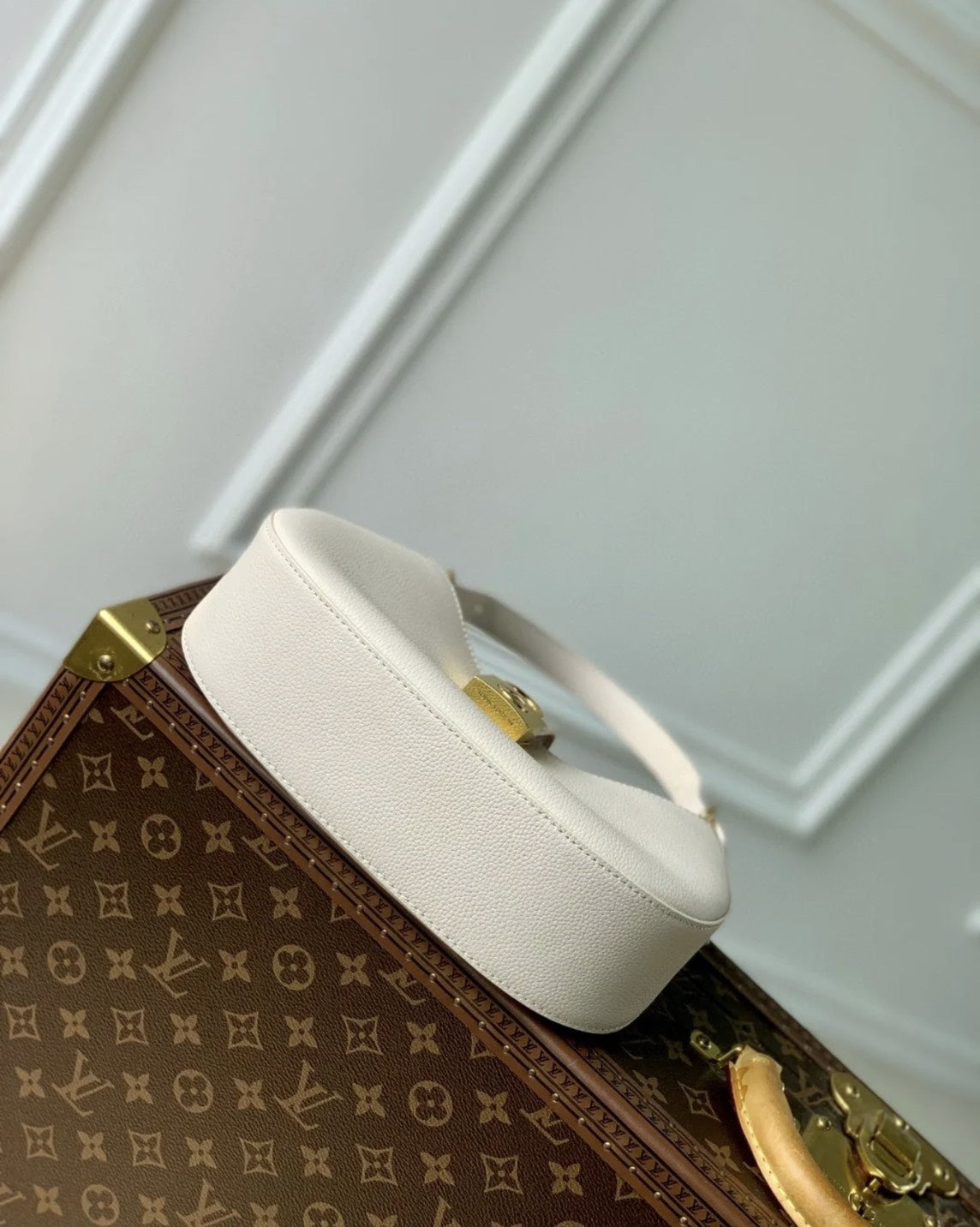 Louis Vuitton LV Lowkey Lock Pattern Woman’s Handbags 26x18x7cm