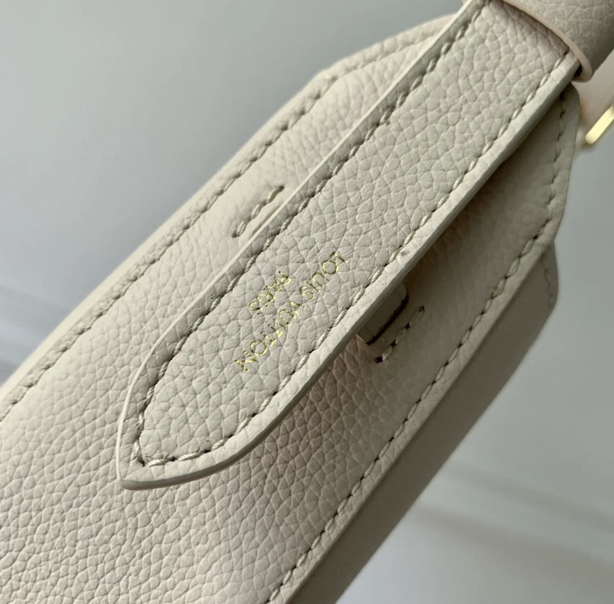 Louis Vuitton LV Lowkey Lock Pattern Woman’s Handbags 26x18x7cm