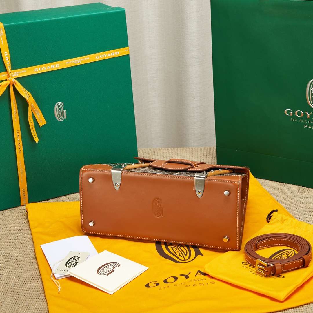 Goyard SAIGON Brown Handbag With Wooden Handle 28cm