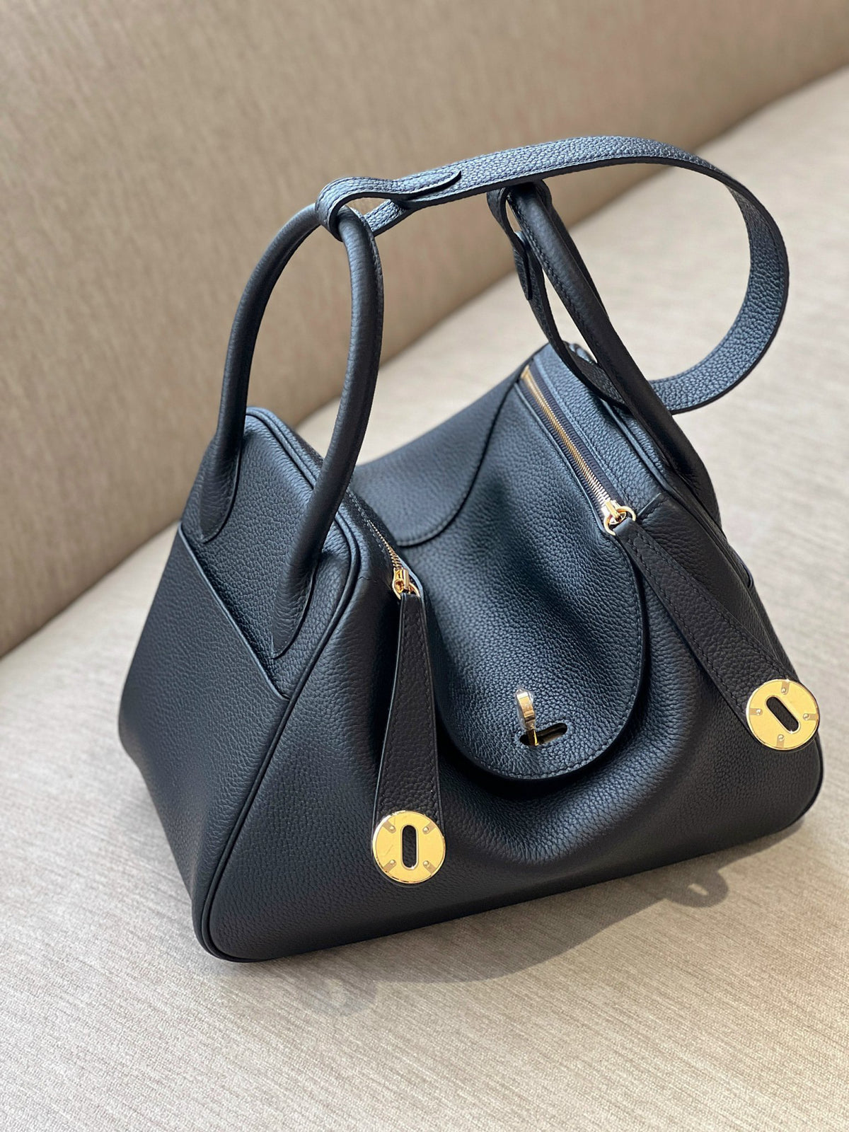 HN Lindy 26 Black Gold Hardware