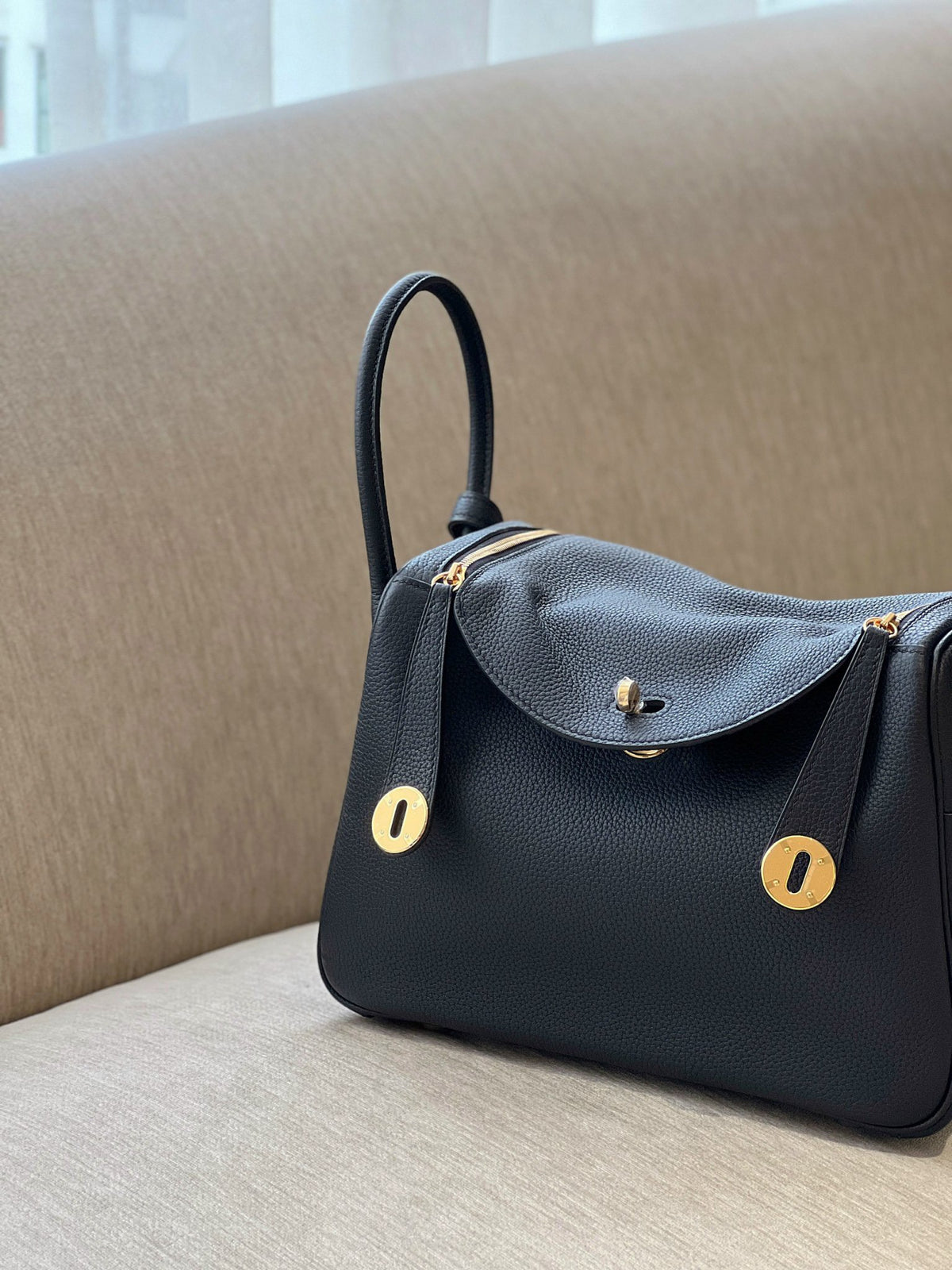 HN Lindy 26 Black Gold Hardware