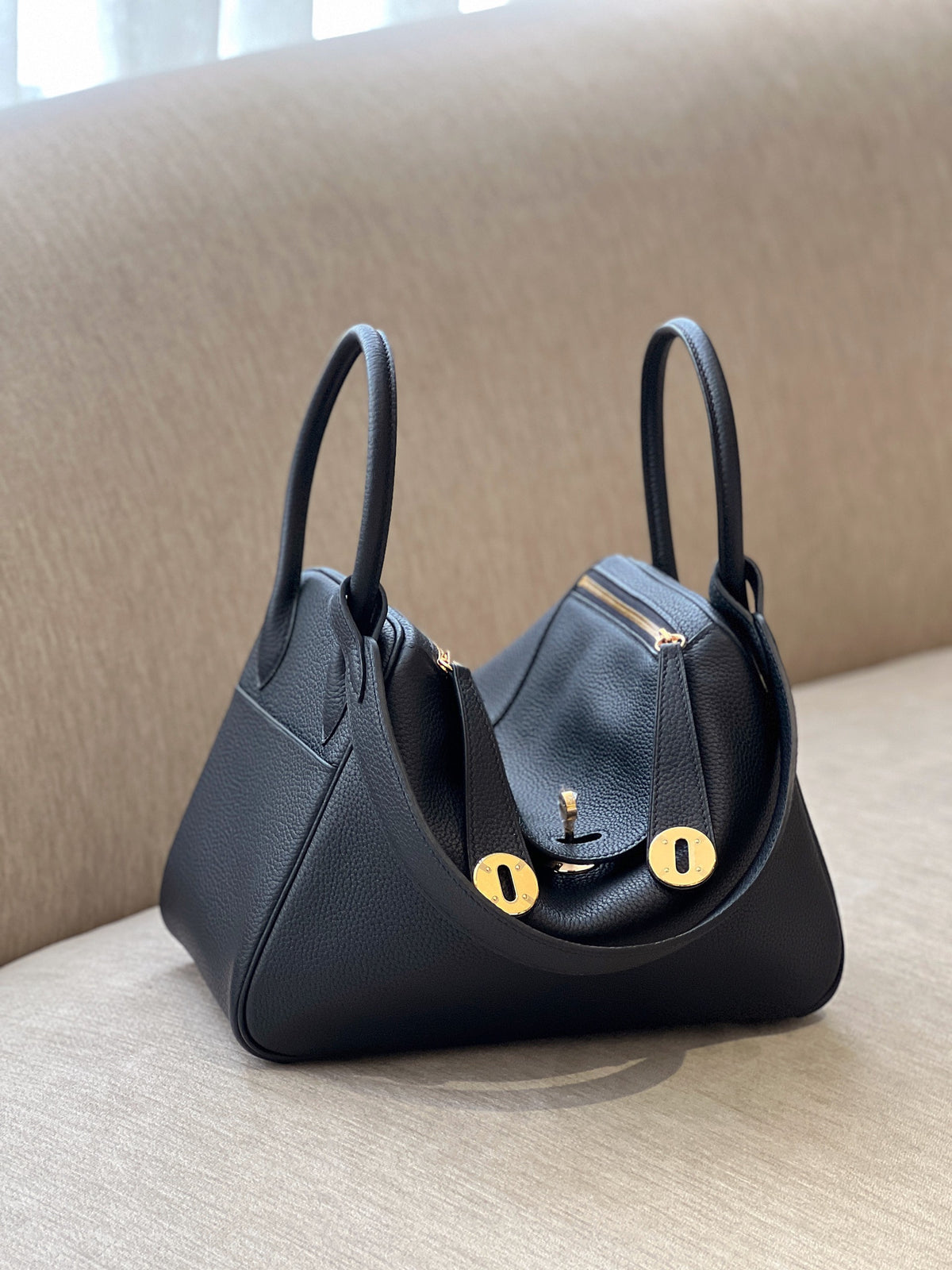 HN Lindy 26 Black Gold Hardware
