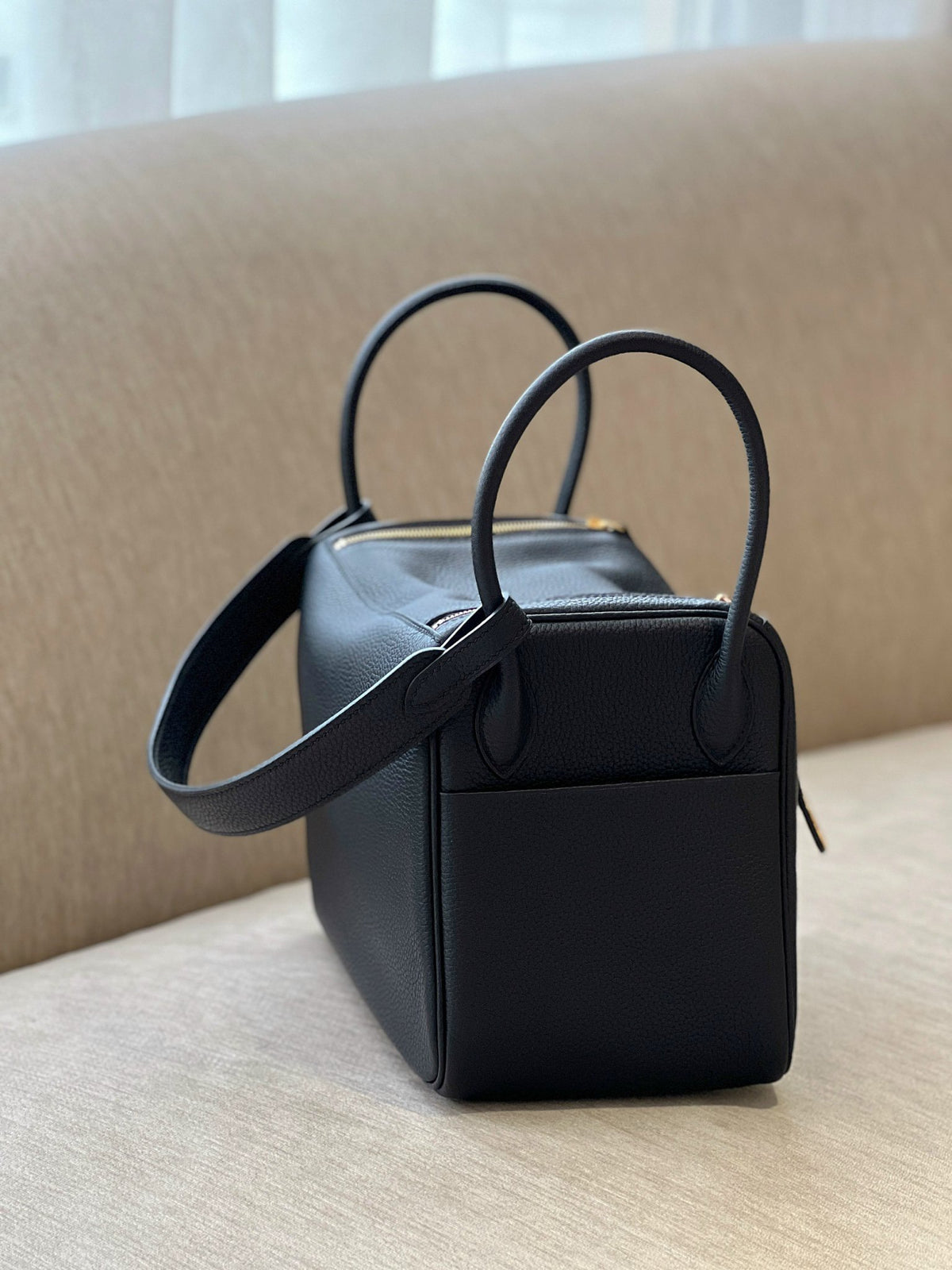 HN Lindy 26 Black Gold Hardware