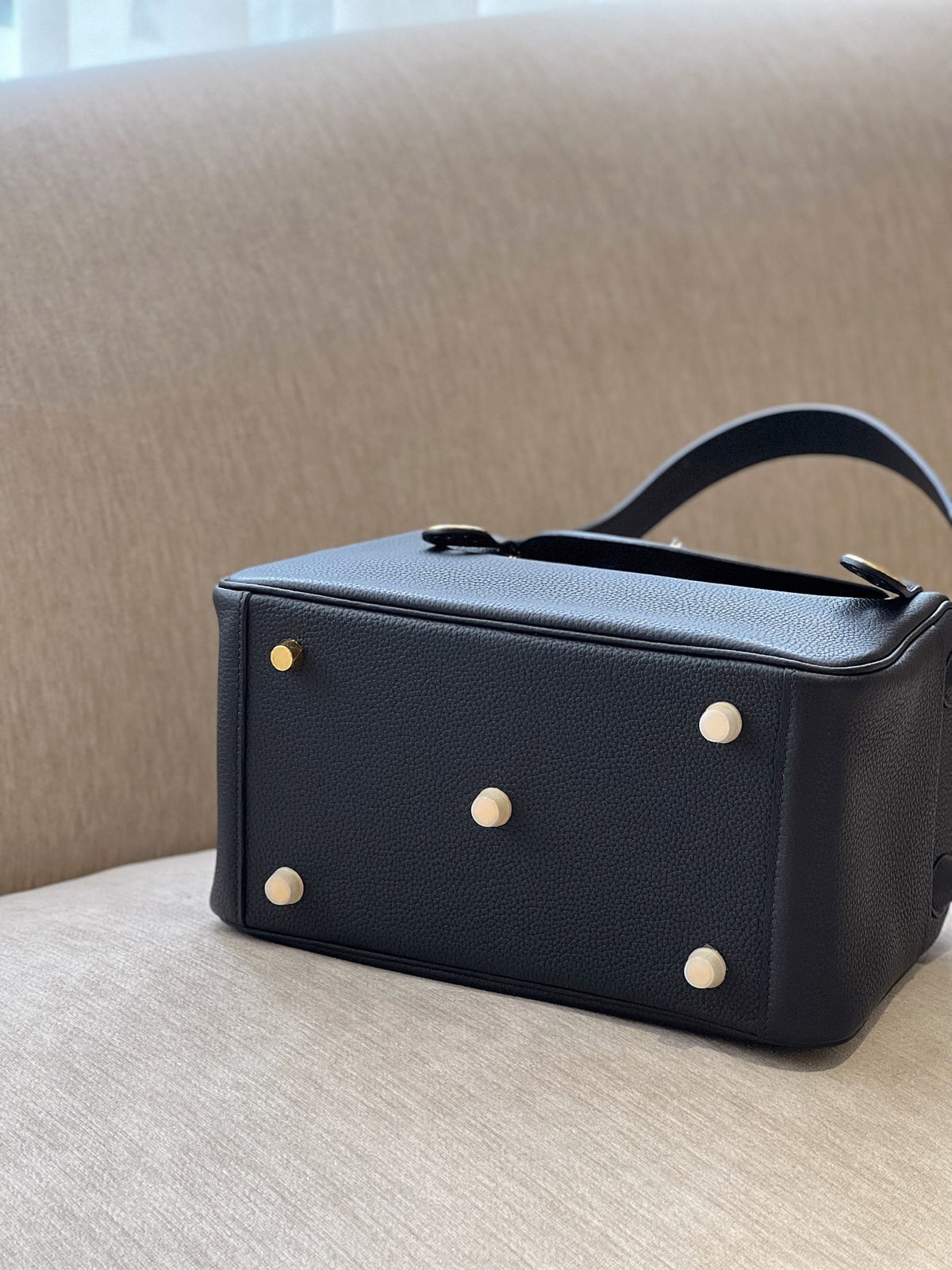 HN Lindy 26 Black Gold Hardware