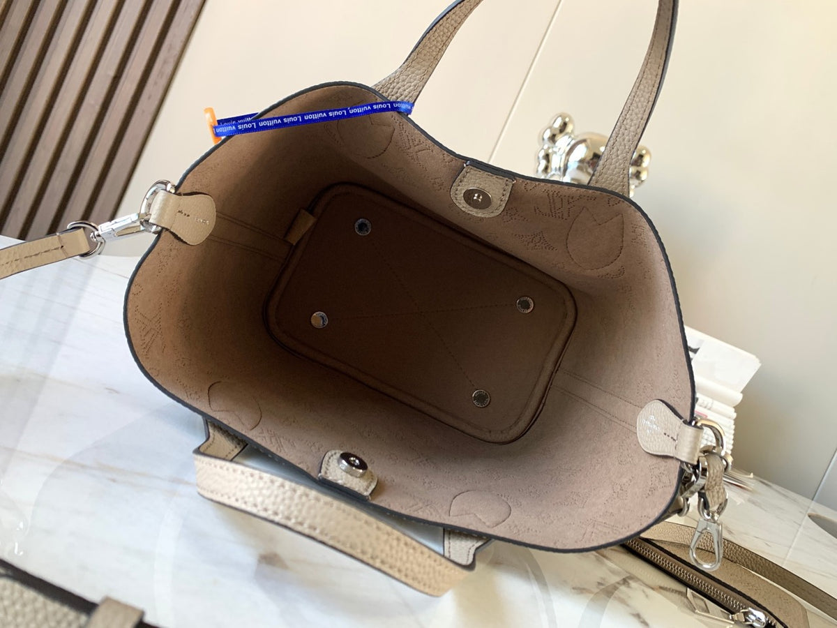 Louis Vuitton LV Blossom PM Mahina Handbags 20x20x12.5cm