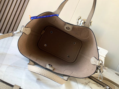 Louis Vuitton LV Blossom PM Mahina Handbags 20x20x12.5cm