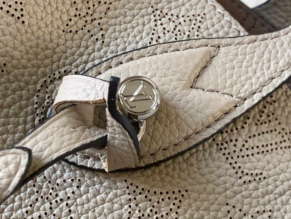 Louis Vuitton LV Blossom PM Mahina Handbags 20x20x12.5cm