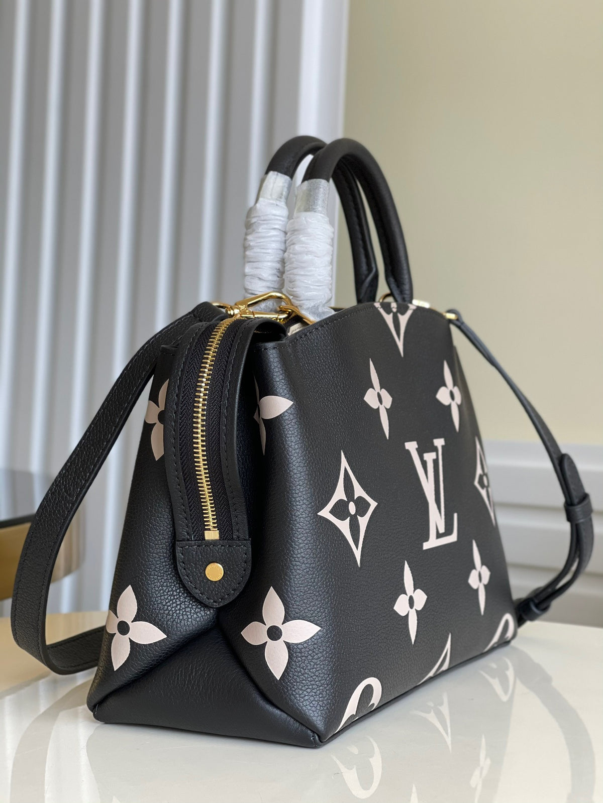 Louis Vuitton LV Petit Palais Da Bicolor Monogram Empreinte Handbags 29x18cm