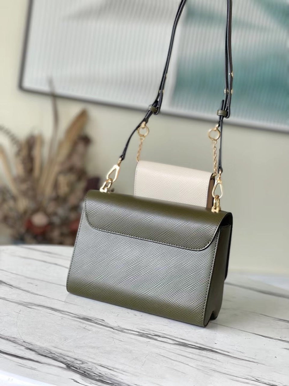 Louis Vuitton LV Twist Cowhide Leather Handbags Woman’s 24cm
