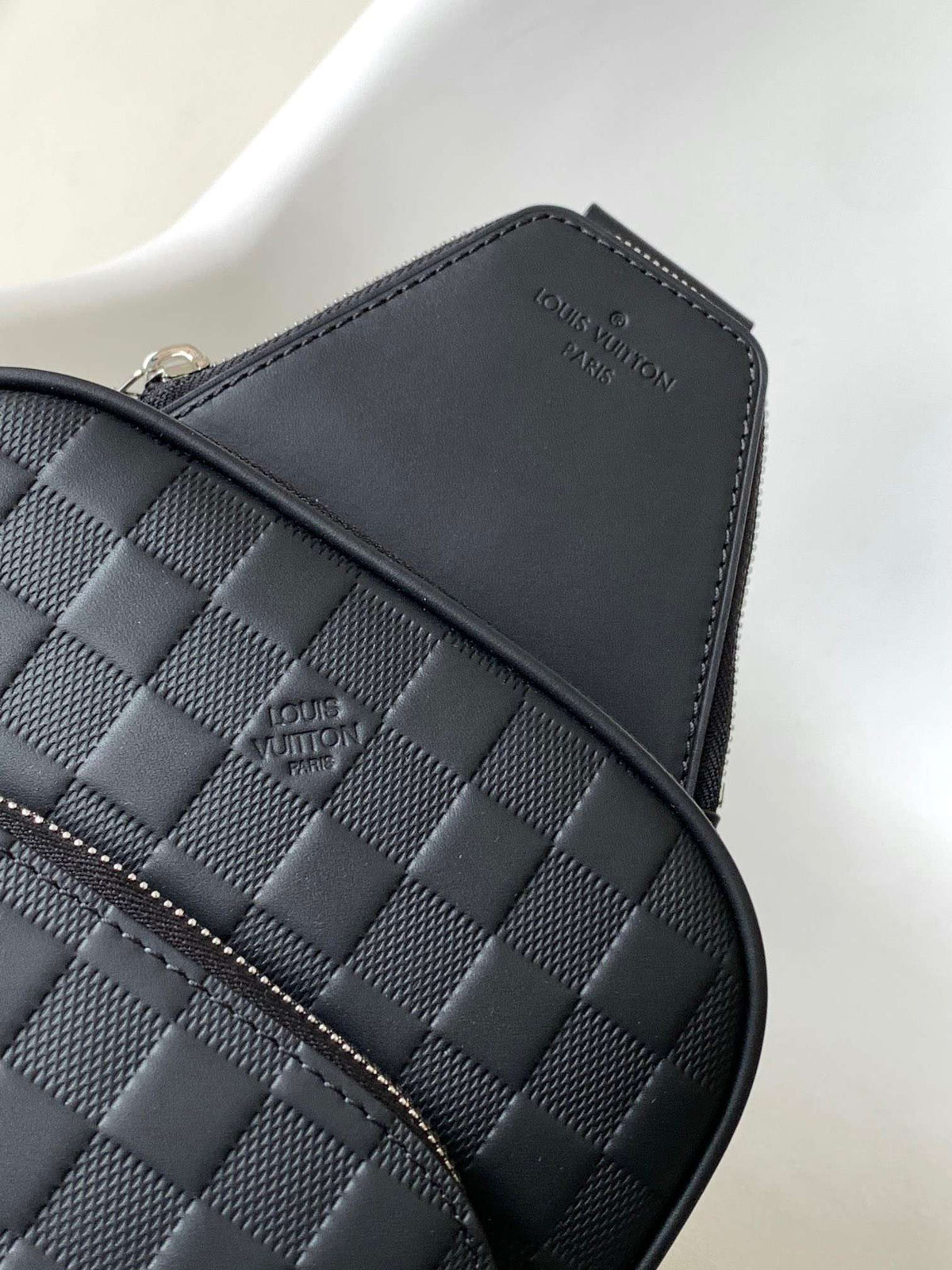 Louis Vuitton LV Avenue Men’s Bag Like Auth Checkerboard Pattern Black 20x31x7cm