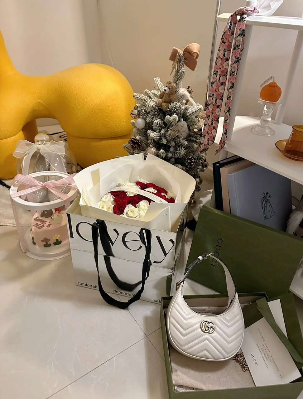 Gucci GG Marmont Half Moon Luxury Handbag White 24cm