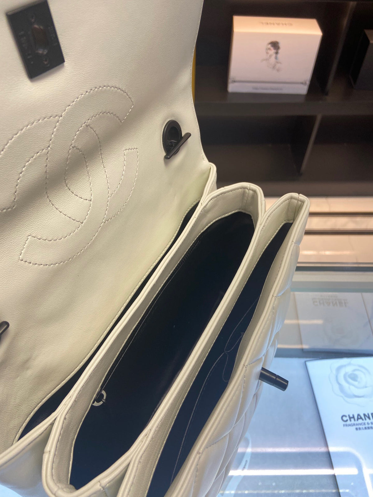 Chanel Trendy White Smooth Leather With Lock Black Handbags 25cm