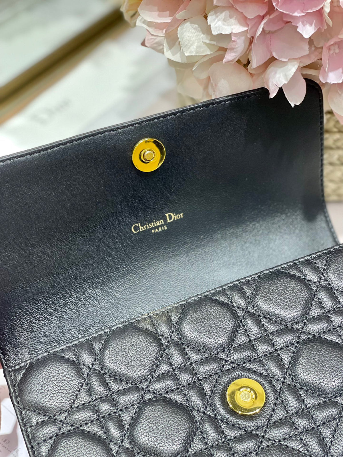 Dior Woc Women’s Black Handbag with Gold Lock 20×11.5×3.5cm