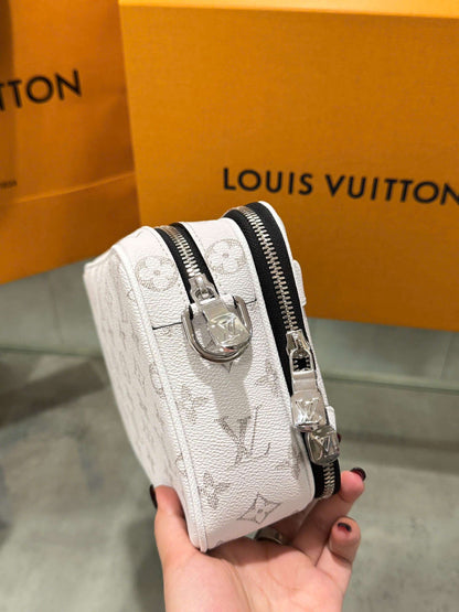 Louis Vuitton LV Alpha Monogram White Handbag 24x16x8cm
