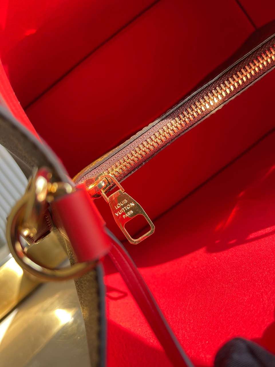 Louis Vuitton LV NeoNoe Handle Red Handbags Monogram 26x22x27cm