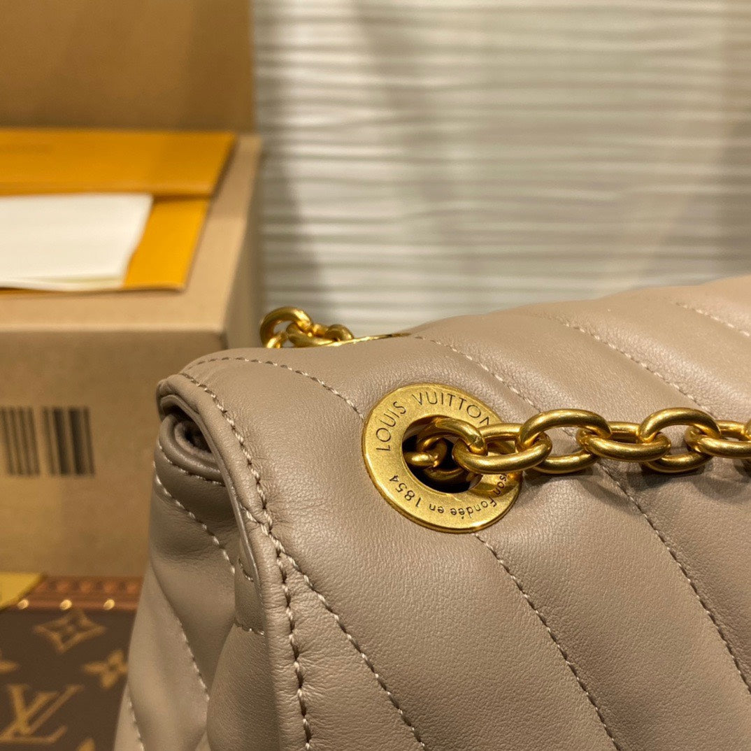 Louis Vuitton LV New Wave Woman’s Cowhide Leather Handbags 24x14x9cm
