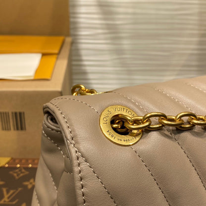 Louis Vuitton LV New Wave Woman’s Cowhide Leather Handbags 24x14x9cm