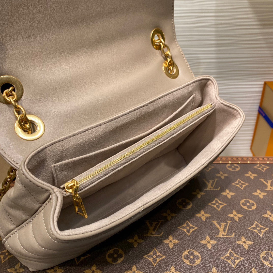Louis Vuitton LV New Wave Woman’s Cowhide Leather Handbags 24x14x9cm