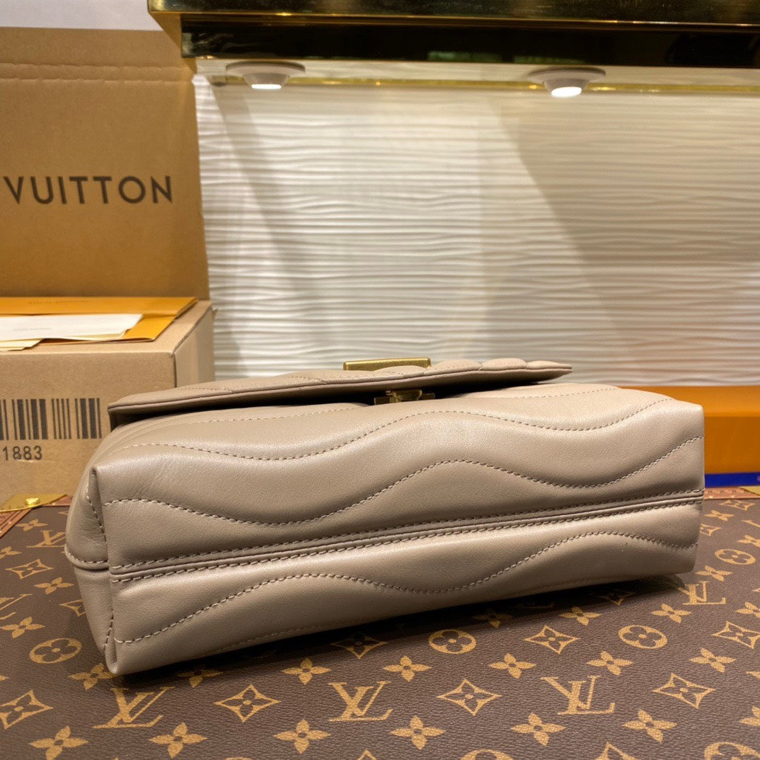 Louis Vuitton LV New Wave Woman’s Cowhide Leather Handbags 24x14x9cm