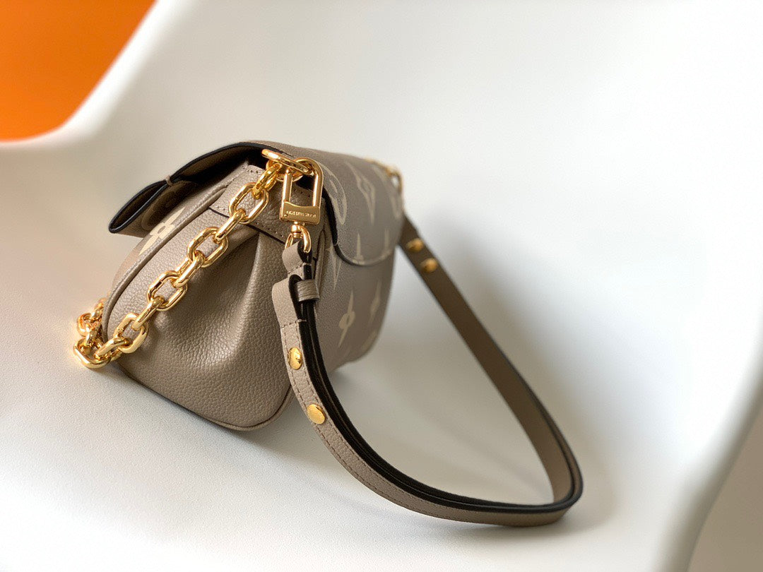 Louis Vuitton LV Favorite Brown Like Auth Handbags Lock Gold 24x14cm