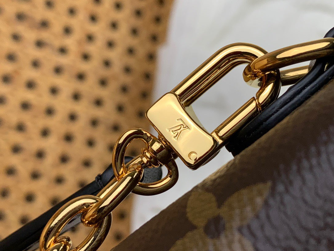 Louis Vuitton LV Camera Box Monogram Like Auth Handbags 12.5×17.6x6cm