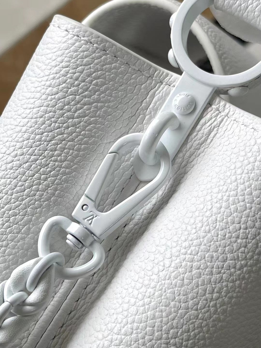 Louis Vuitton LV Capucines Handbags White Leather 21cm