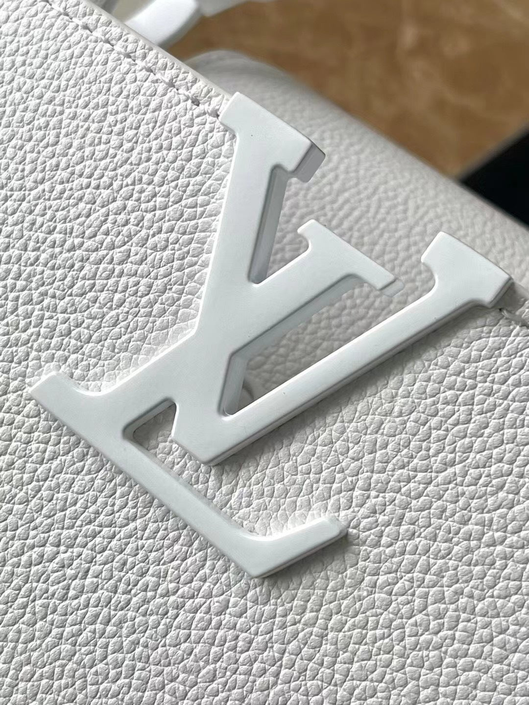 Louis Vuitton LV Capucines Handbags White Leather 21cm