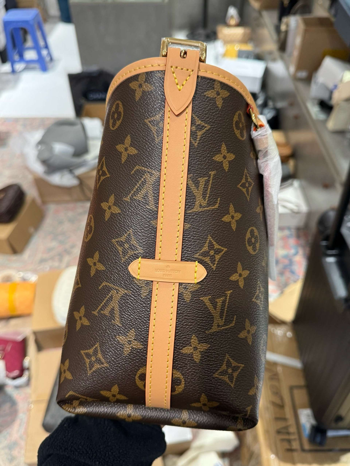 Louis Vuitton Handbags LV Carry All MM Monogram Brown Color 39x30x15cm