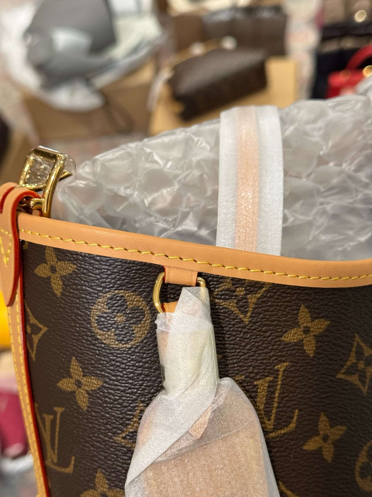 Louis Vuitton Handbags LV Carry All MM Monogram Brown Color 39x30x15cm