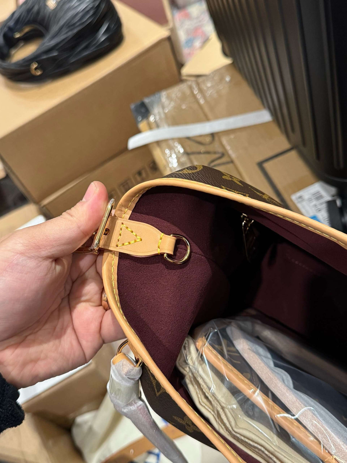 Louis Vuitton Handbags LV Carry All MM Monogram Brown Color 39x30x15cm