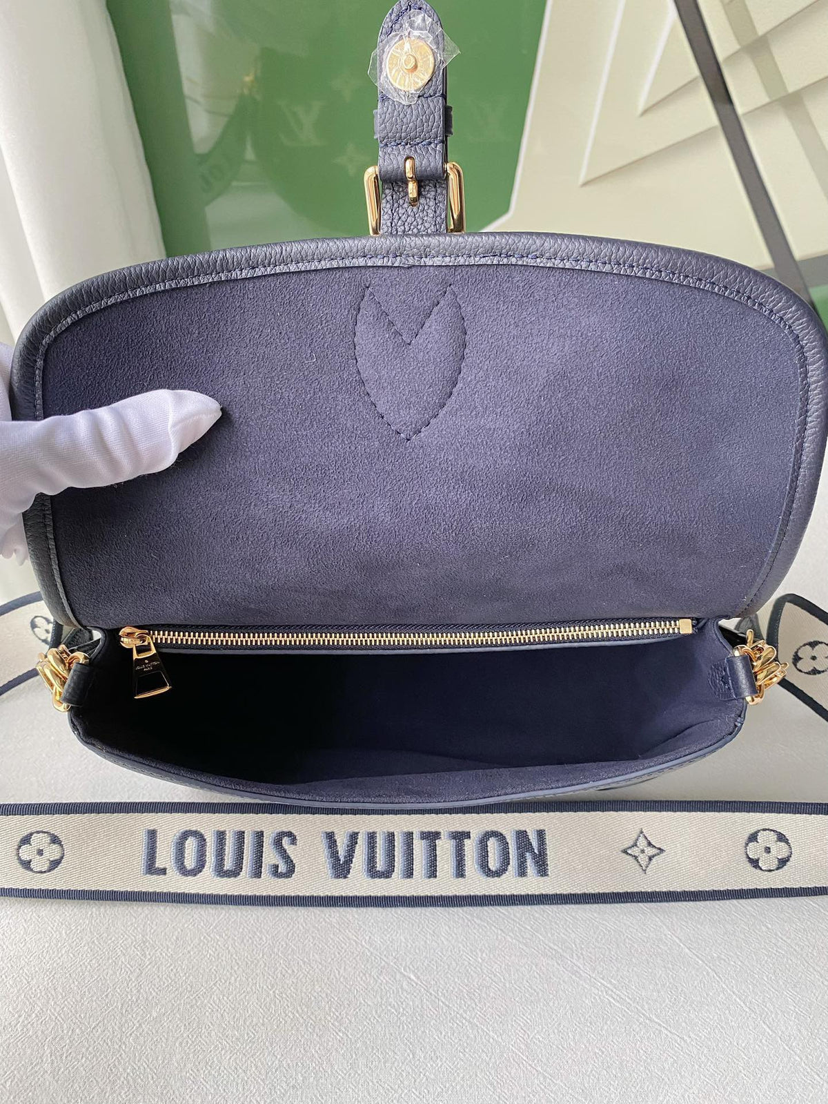 Louis Vuitton LV Diane Handbags Embossed Pattern 23x16x8.5cm