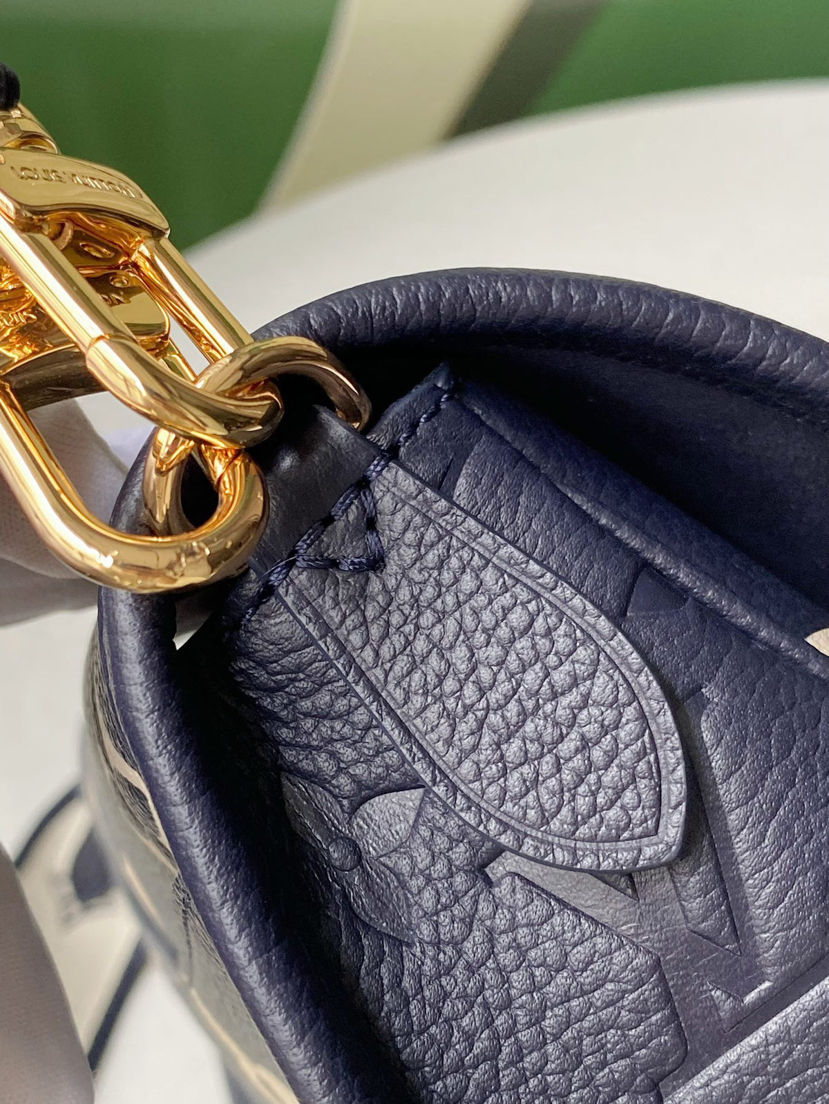 Louis Vuitton LV Diane Handbags Embossed Pattern 23x16x8.5cm