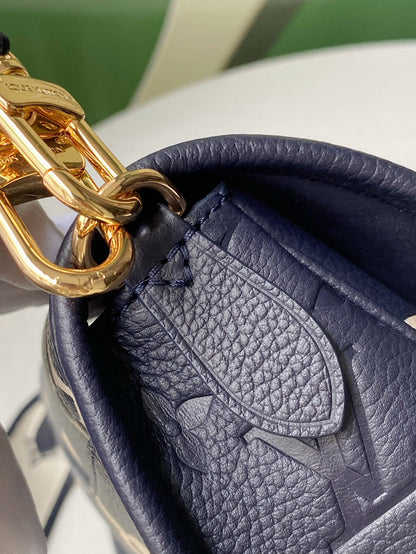 Louis Vuitton LV Diane Handbags Embossed Pattern 23x16x8.5cm