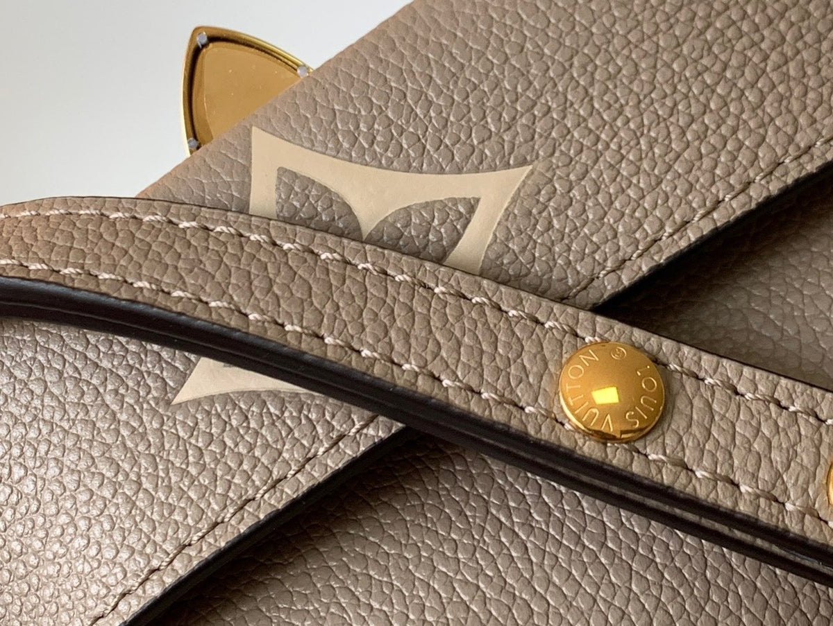 Louis Vuitton LV Favorite Brown Like Auth Handbags Lock Gold 24x14cm