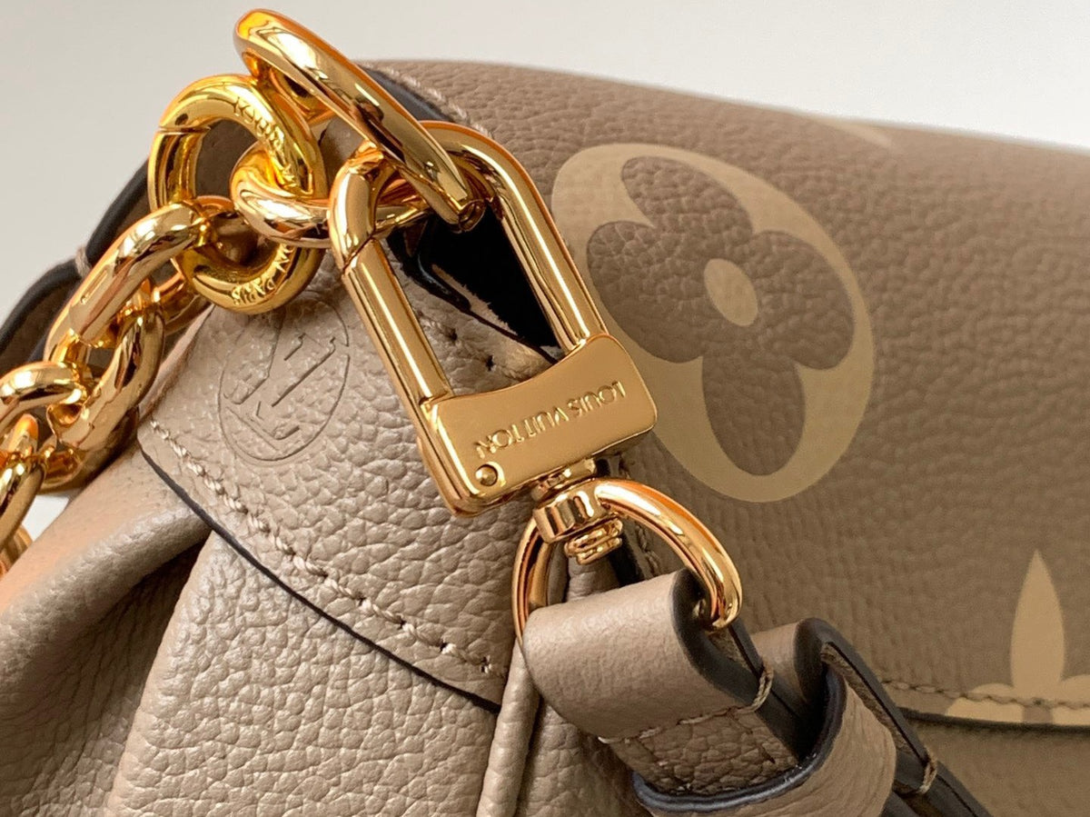 Louis Vuitton LV Favorite Brown Like Auth Handbags Lock Gold 24x14cm